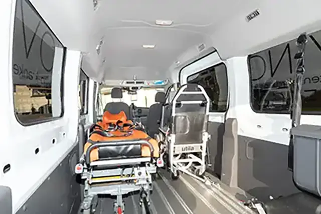 moving-krankenfahrdienst-fahrzeug-innen