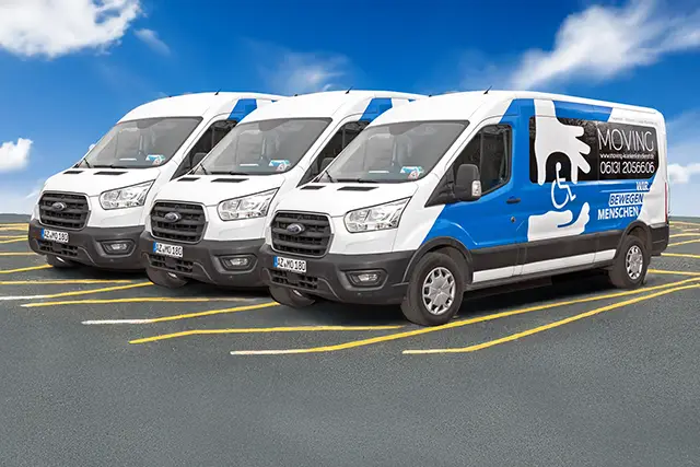 moving-krankenfahrdienst-fahrzeuge-parkplatz